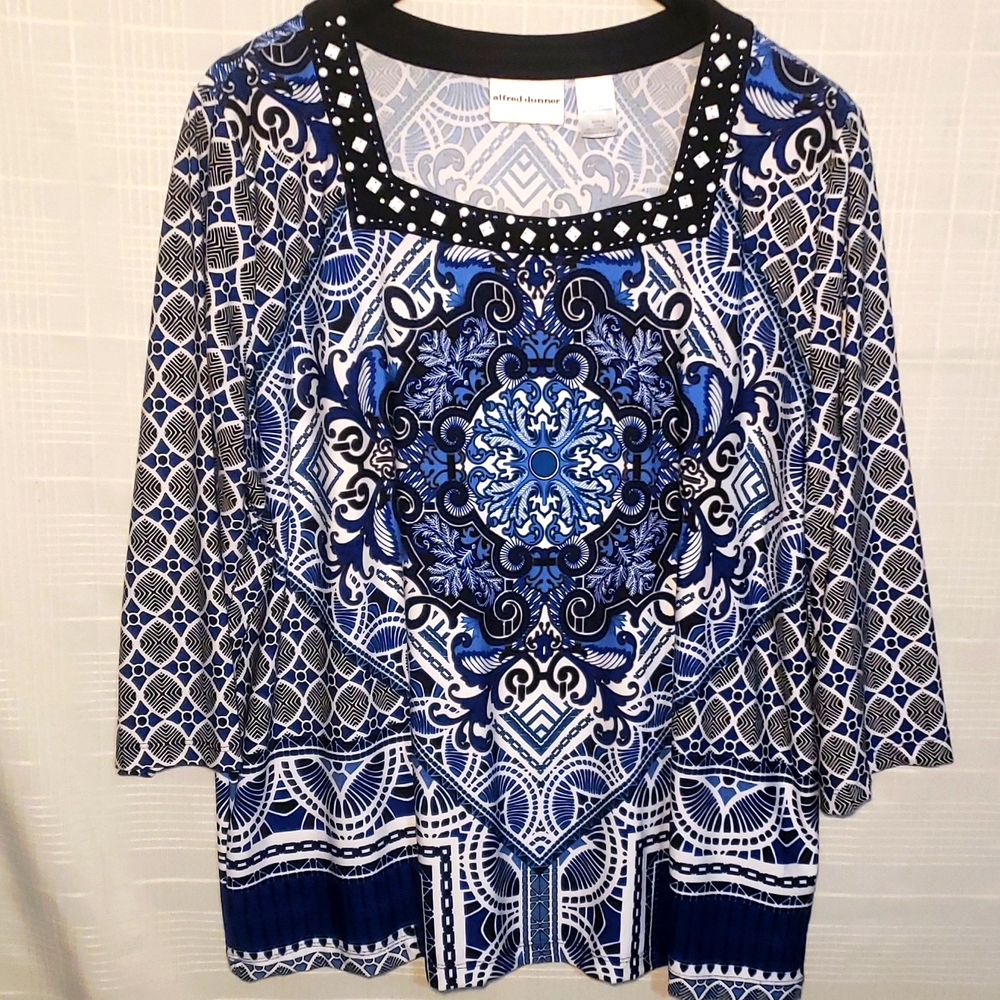 Alfred Dunner,Women's blue And White blouse.